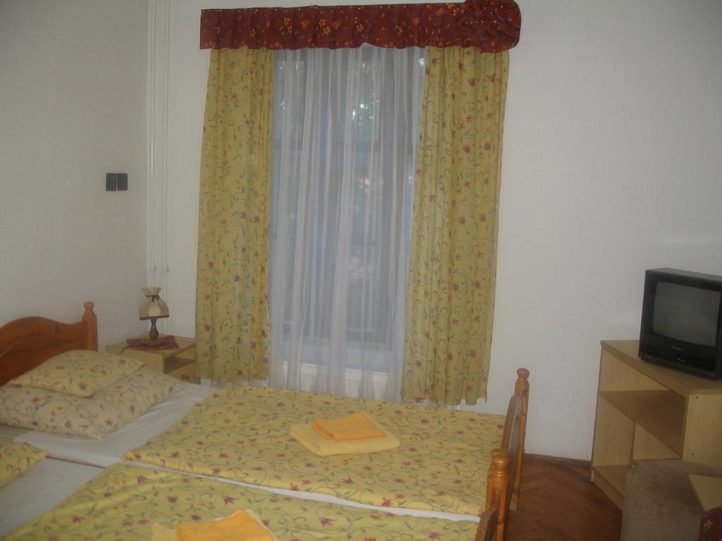 Krisztina Panzio Hotel Balatonalmádi Room photo