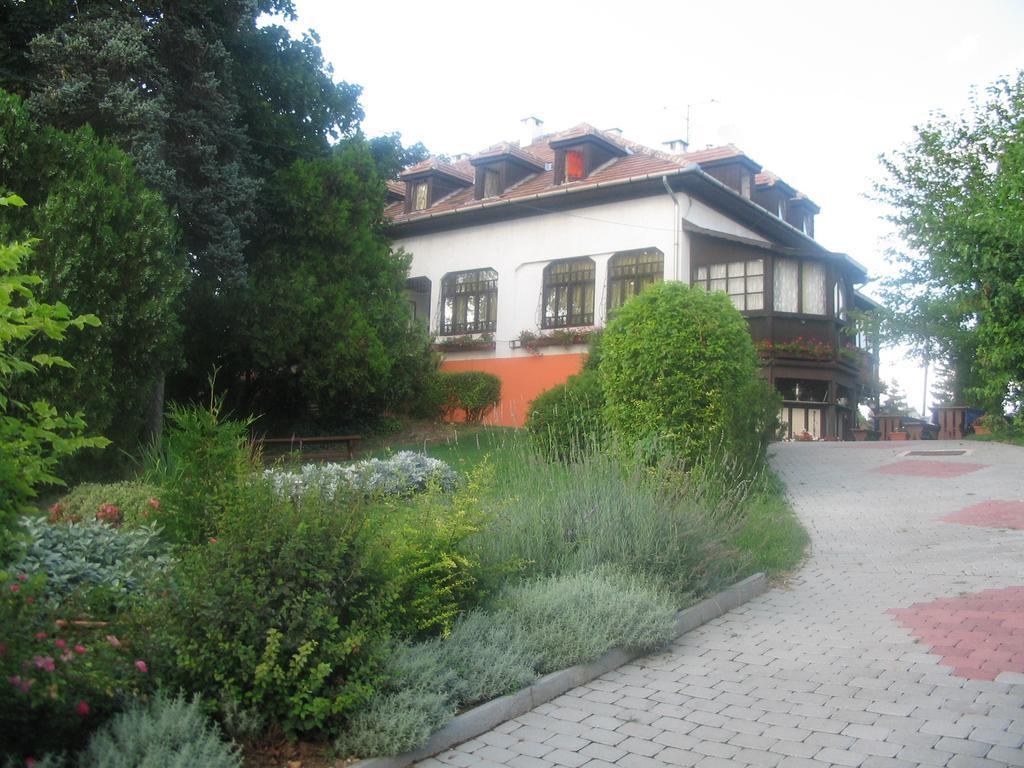 Krisztina Panzio Hotel Balatonalmádi Exterior photo